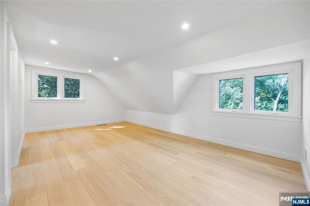 390 Harland Avenue — photo 32