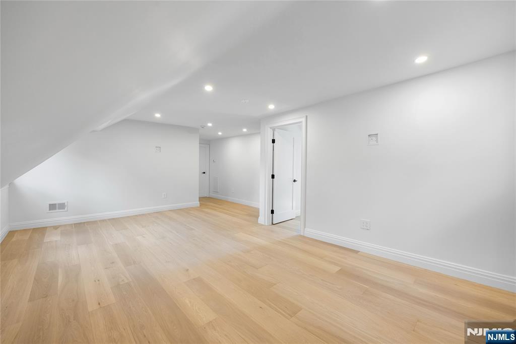 390 Harland Avenue — photo 37
