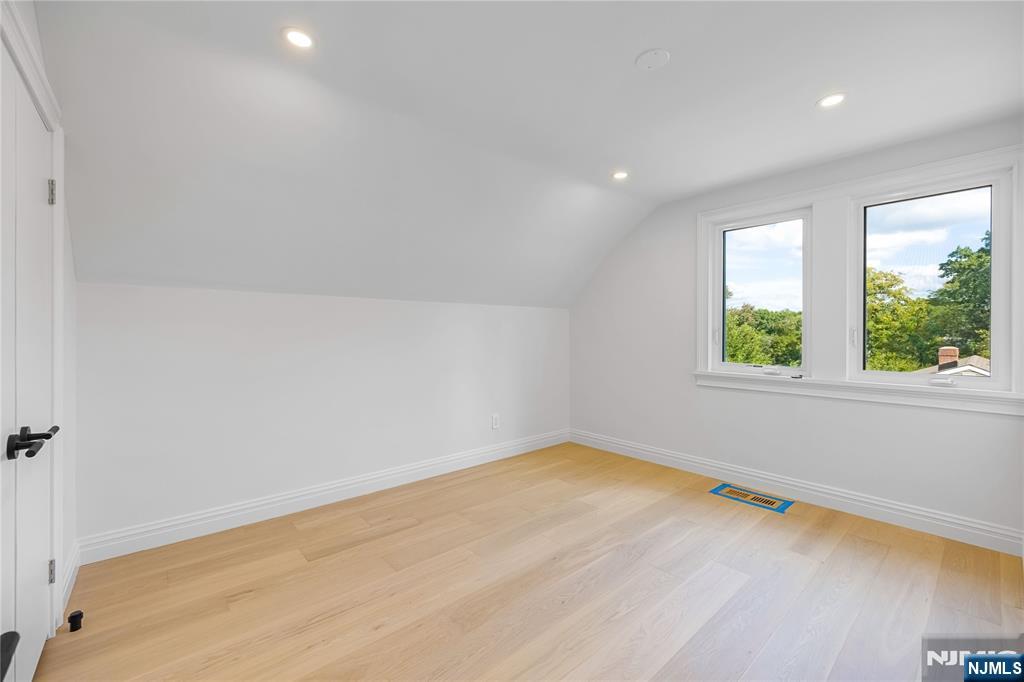 390 Harland Avenue — photo 38