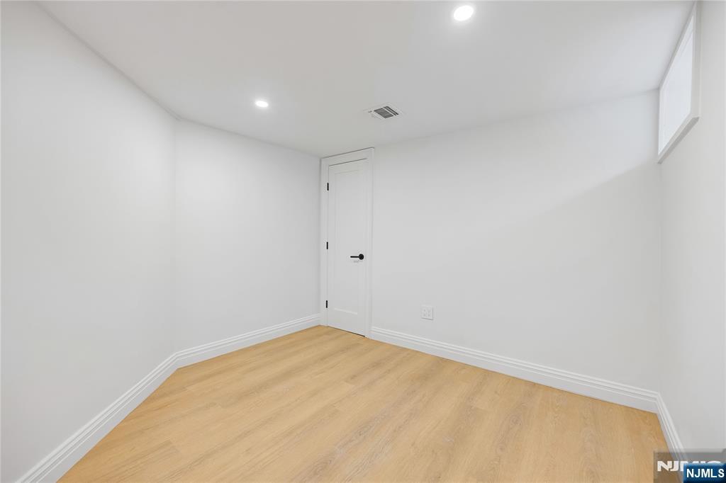 390 Harland Avenue — photo 41