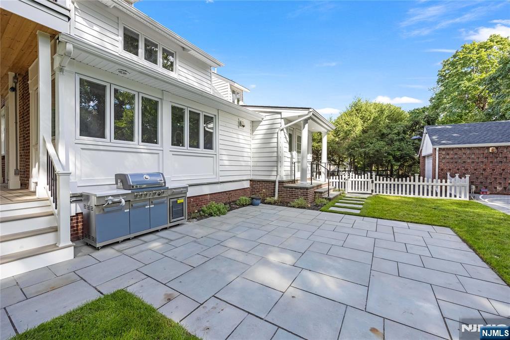 390 Harland Avenue — photo 49