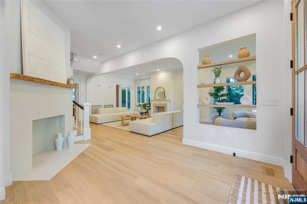 390 Harland Avenue — photo 9