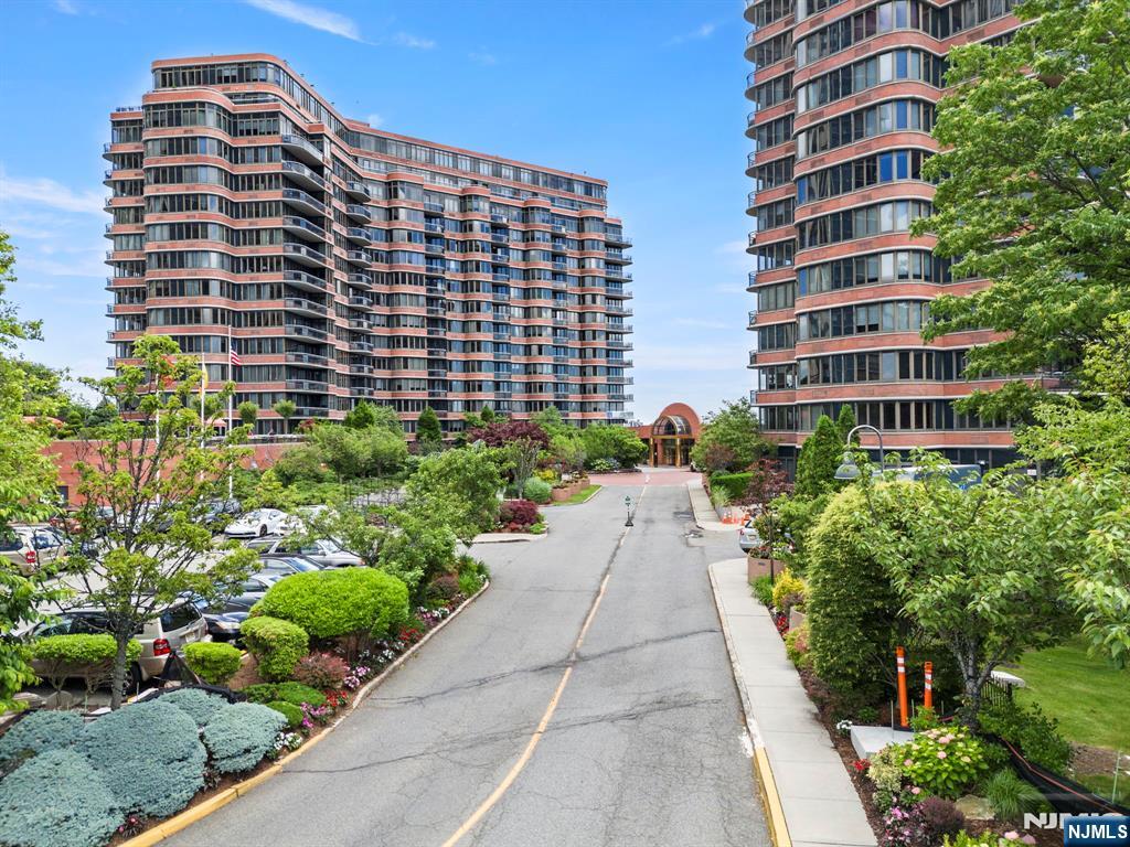 Photo 4 of Condo for sale at 100 Carlyle Dr #VILLA P- 6, Cliffside Park, NJ 07010 | MLS# 26036462 | Listing updated on 2026-10-05