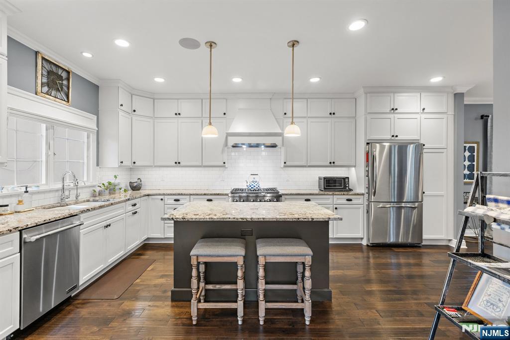 70 Cecelia Avenue - Photo 3