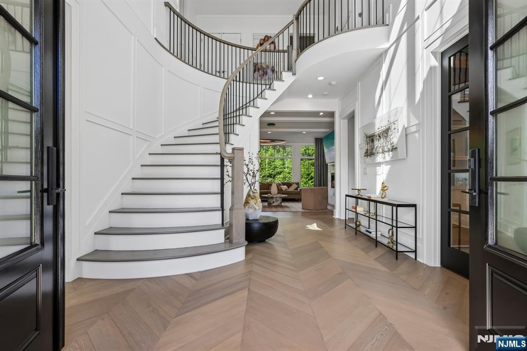 464 Woodland Street - Photo 3