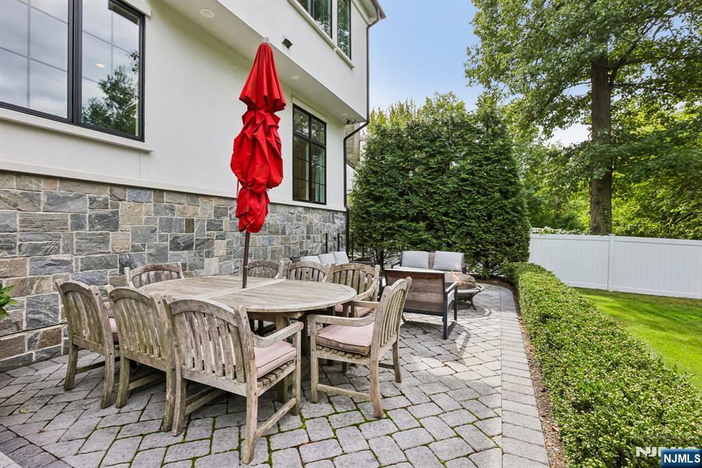 464 Woodland Street — photo 37