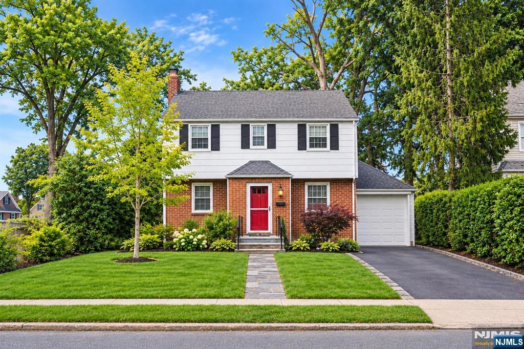 236 Ross Avenue - Photo 1