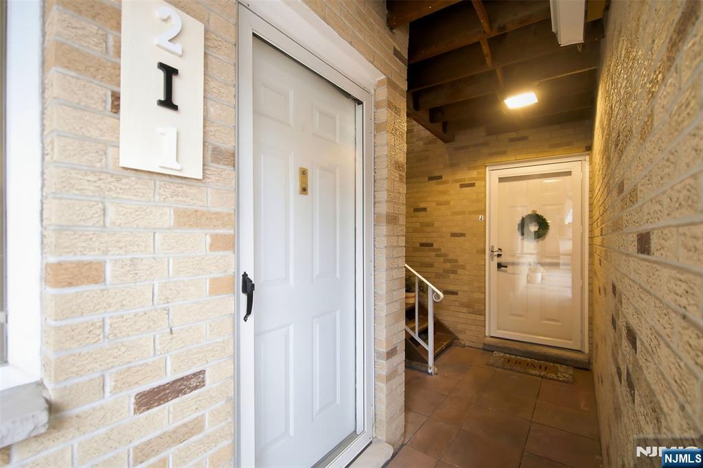 481 Walker Street 1I - Photo 4