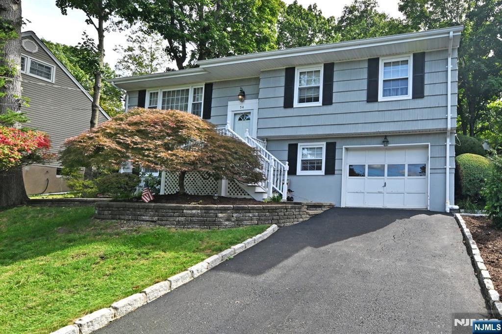 54 Walton Avenue - Photo 2