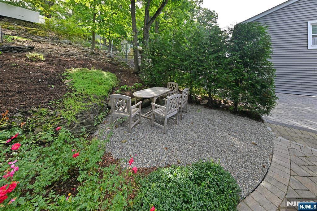 54 Walton Avenue - Photo 4