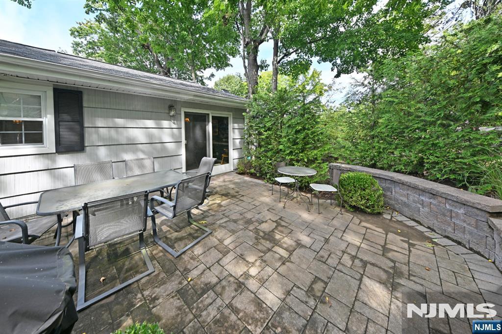 54 Walton Avenue
