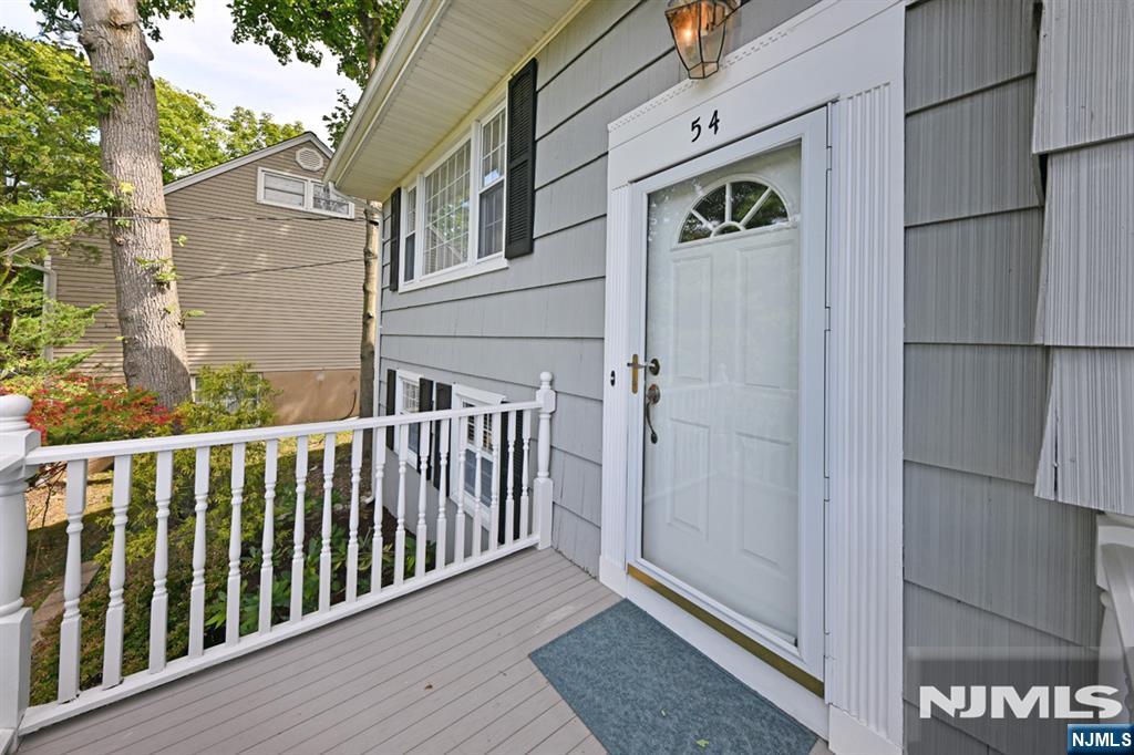 54 Walton Avenue