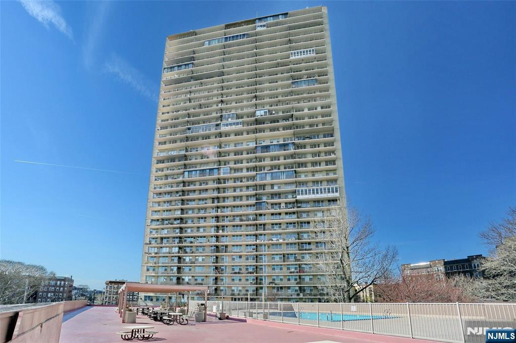 6040 Boulevard East 30N - Photo 1