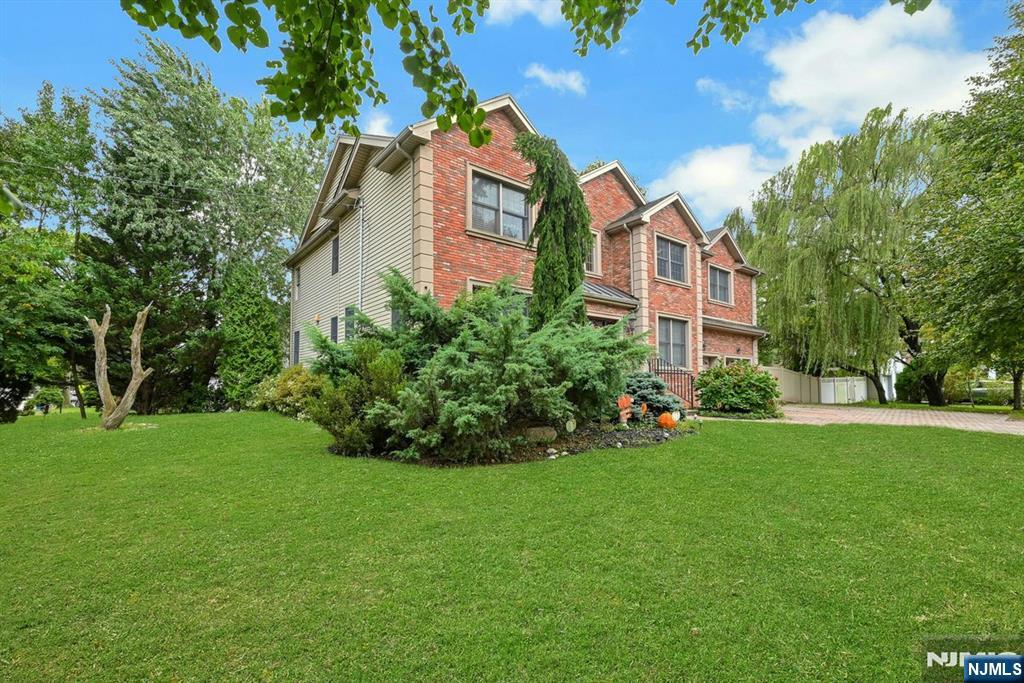254 Wilson Avenue - Photo 3