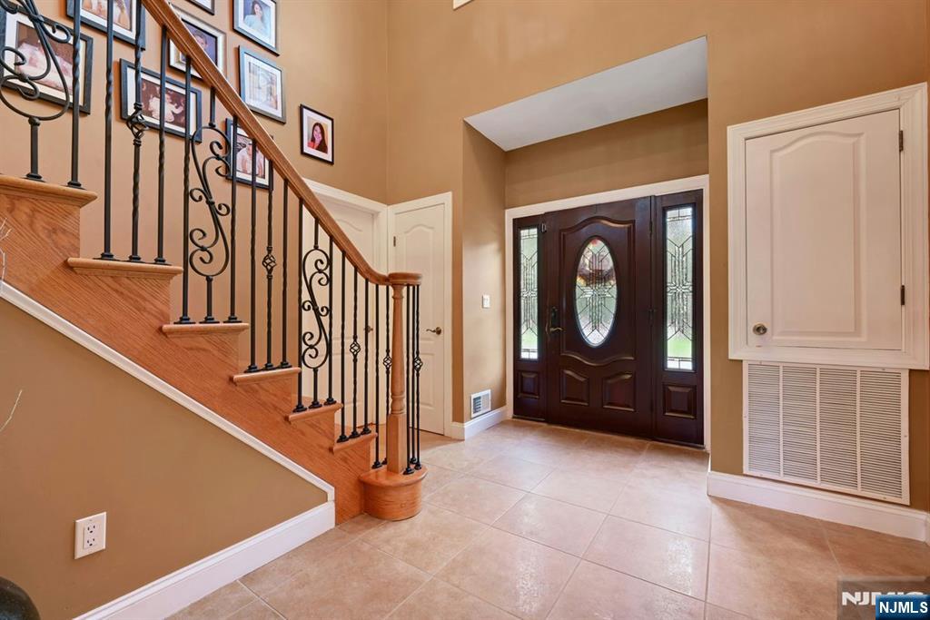 Photo 4 of Single family home for sale at 254 Wilson Ave, Paramus, NJ 07652 | MLS# 26036529 | Listing updated on 2026-10-04