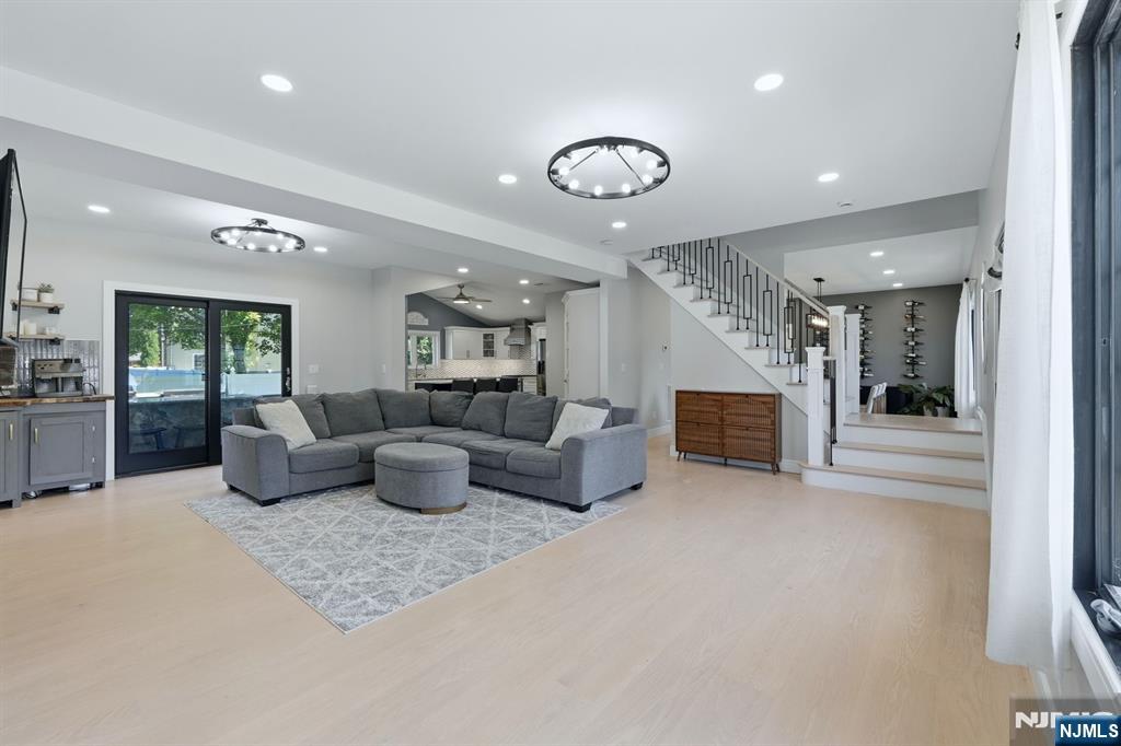 266 Wayne Avenue - Photo 4