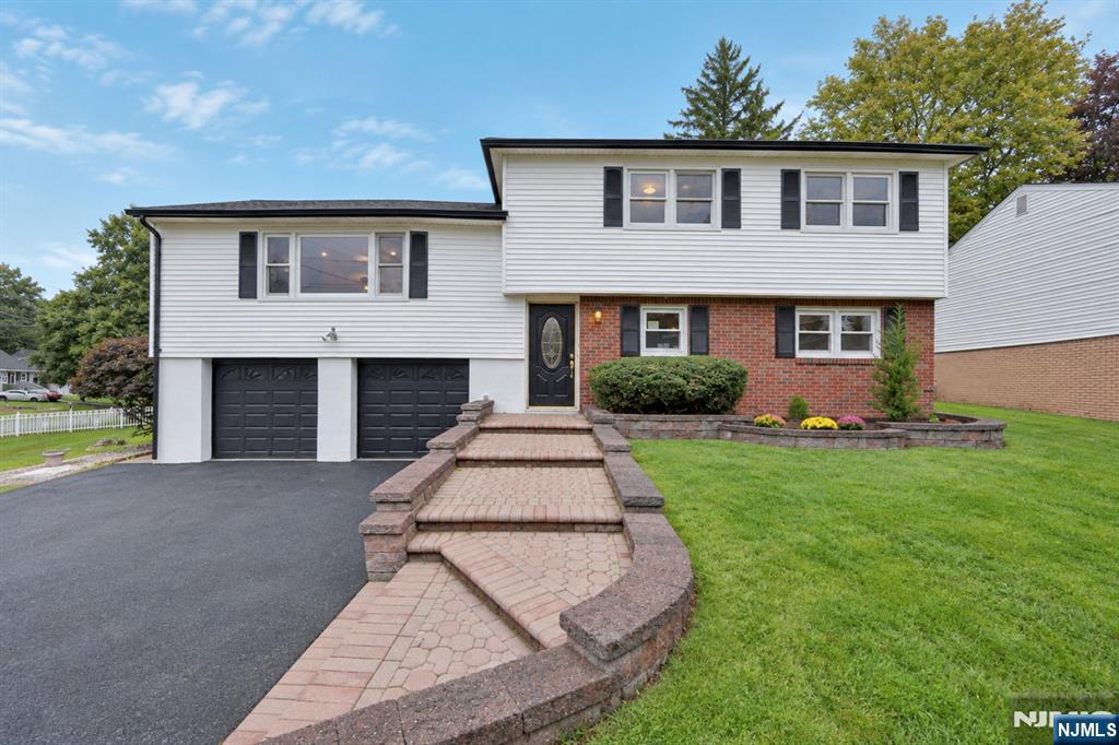 33 Woodhull Avenue - Photo 1