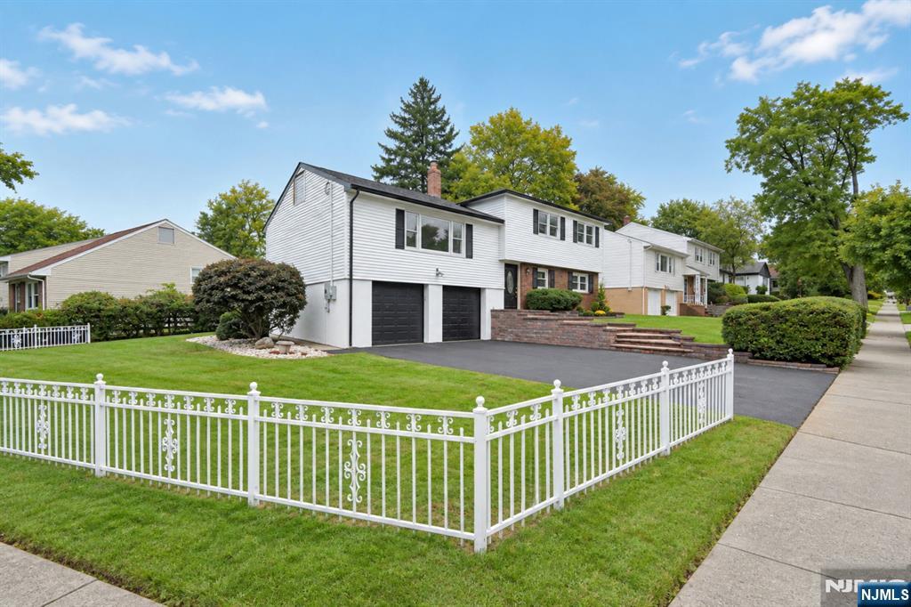 33 Woodhull Avenue - Photo 2