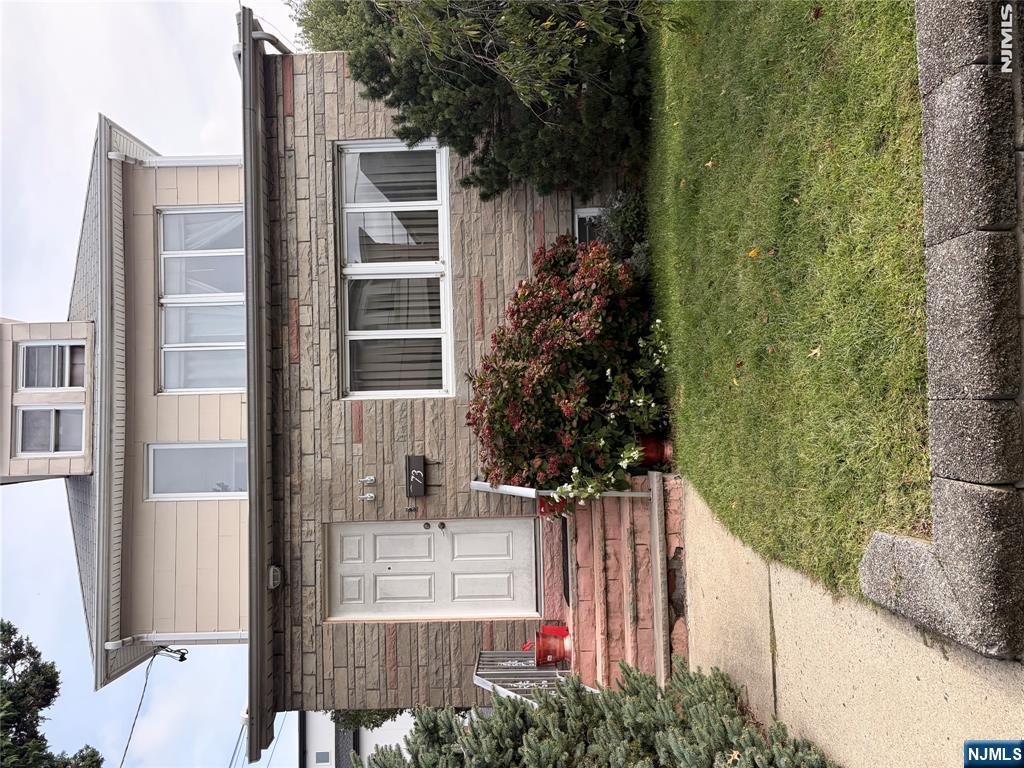 73 Lawton - Photo 1