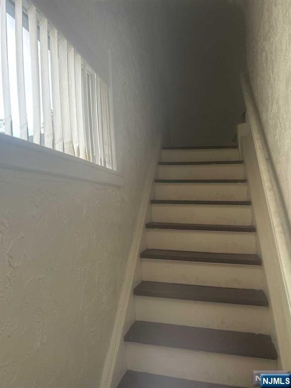 73 Lawton - Photo 2