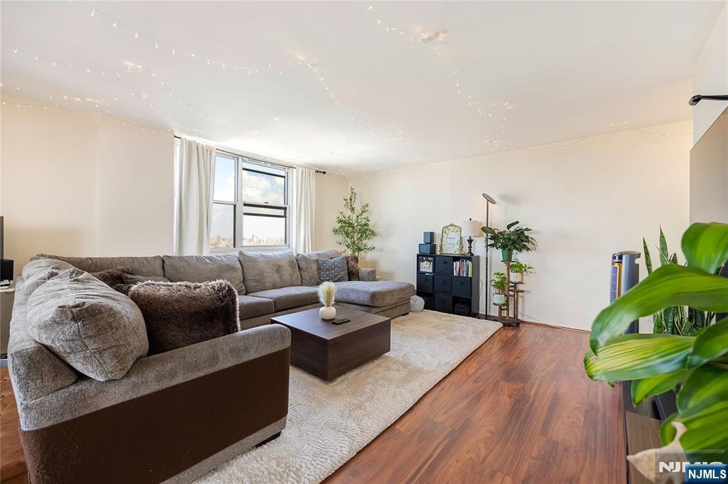 6040 Boulevard East 30B - Photo 2