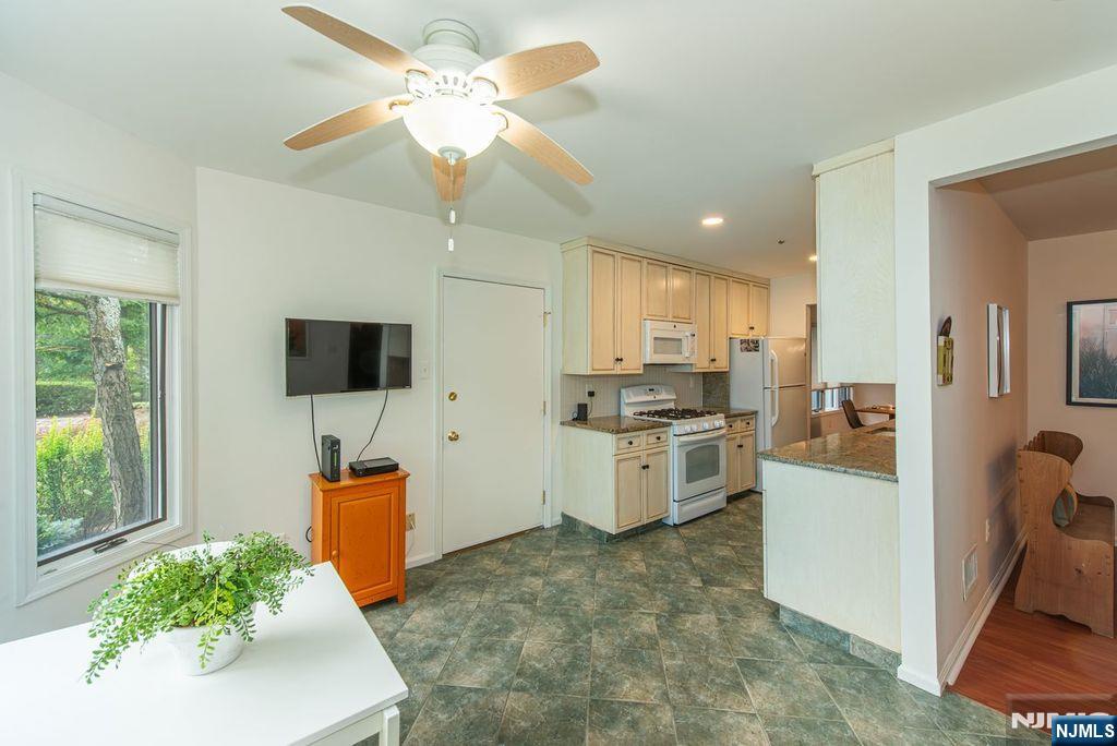 25 Braeburn Drive - Photo 4
