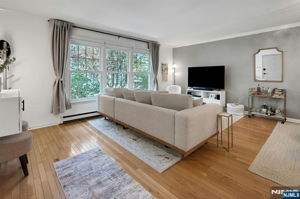 301 Claremont Avenue C0003 - Photo 4