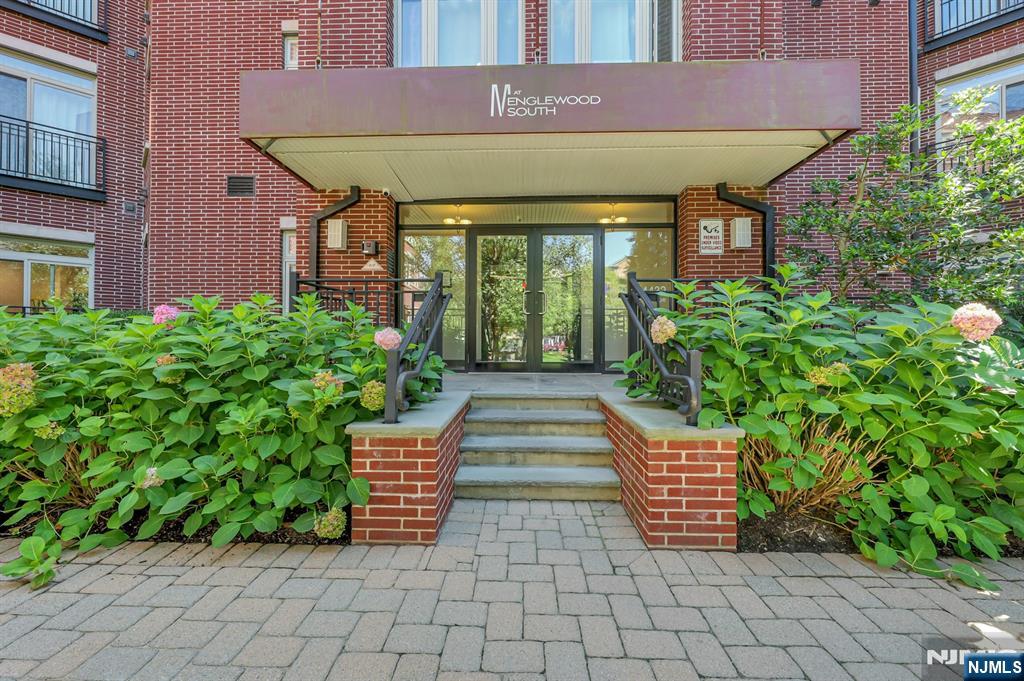 1109 Riverview Avenue 109 - Photo 1