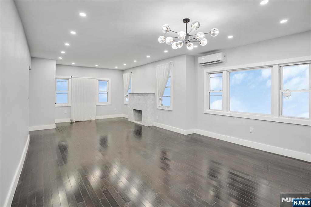 561 Grand Avenue - Photo 4
