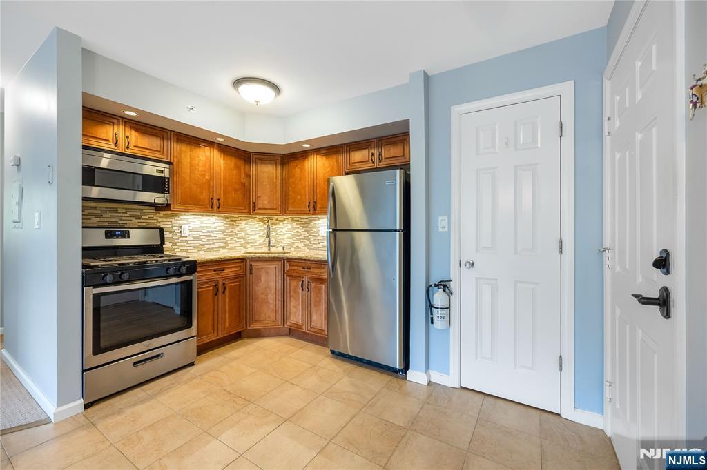 1409 Faulkner Court - Photo 2