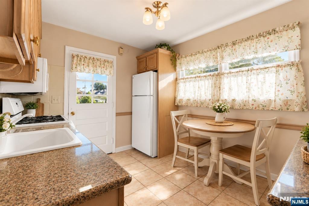 2747 Meister Avenue - Photo 2