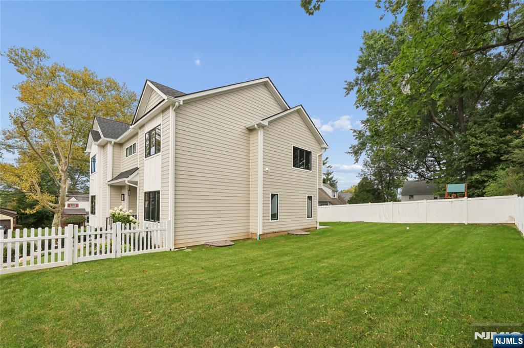 641 Palisade Avenue - Photo 2