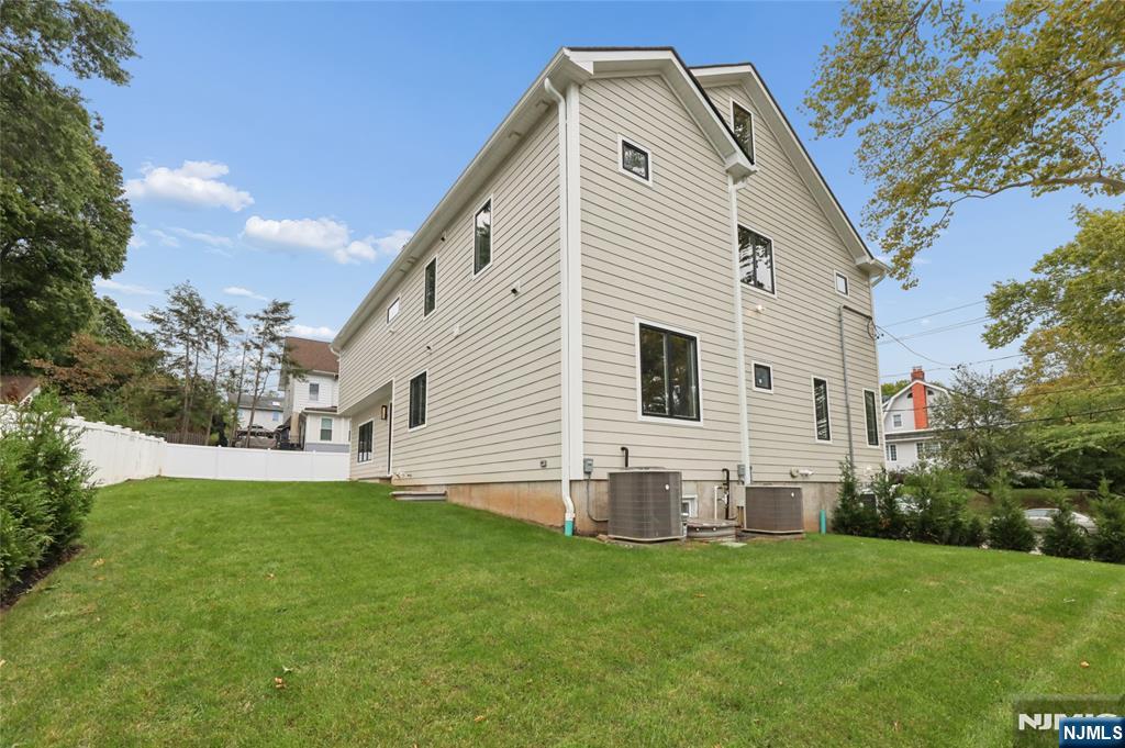 641 Palisade Avenue - Photo 5