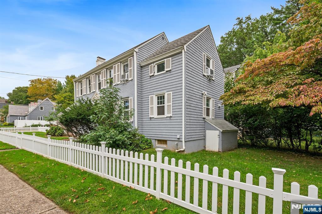 1187 Sussex Road - Photo 2
