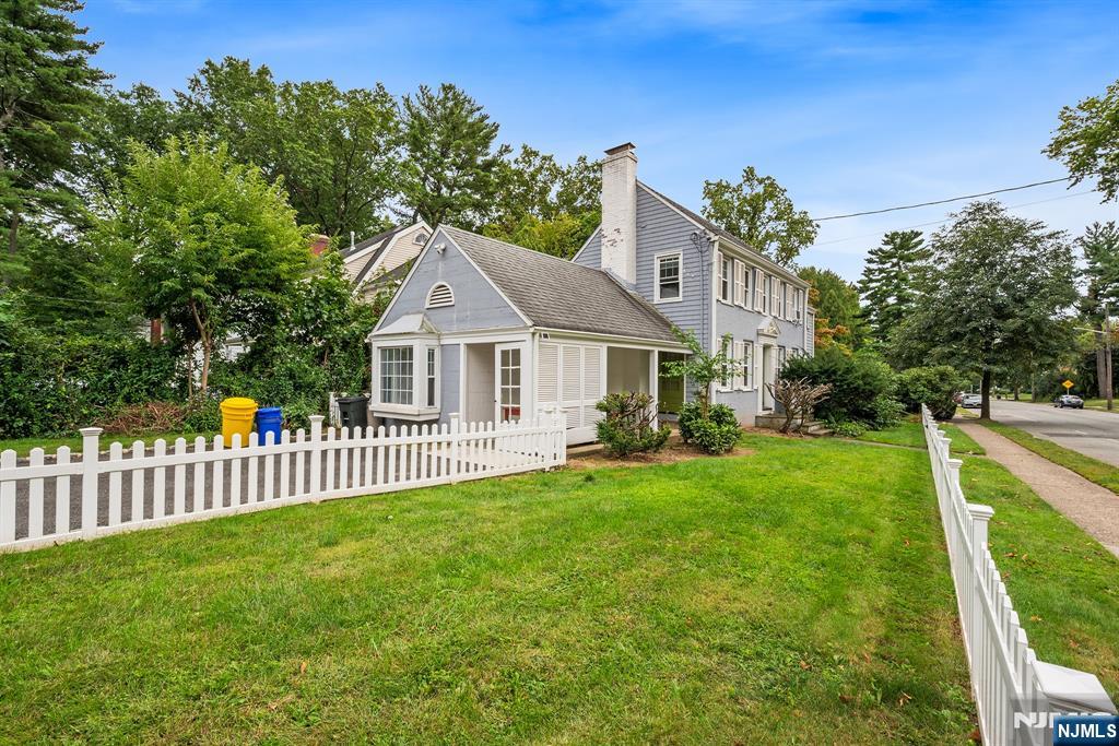 1187 Sussex Road - Photo 3