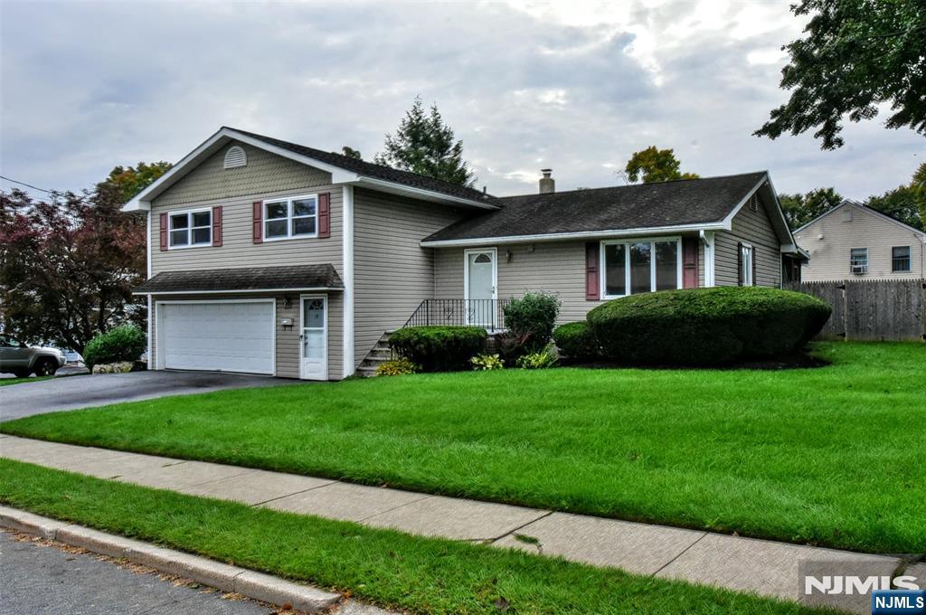 Photo 2 of Single family home for sale at 19 Dogwood Dr, Newton, NJ 07860 | MLS# 26036723 | Listing updated on 2026-10-08