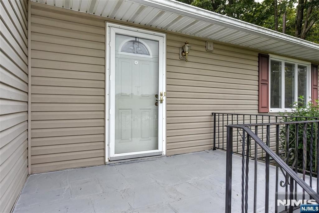 Photo 3 of Single family home for sale at 19 Dogwood Dr, Newton, NJ 07860 | MLS# 26036723 | Listing updated on 2026-10-08