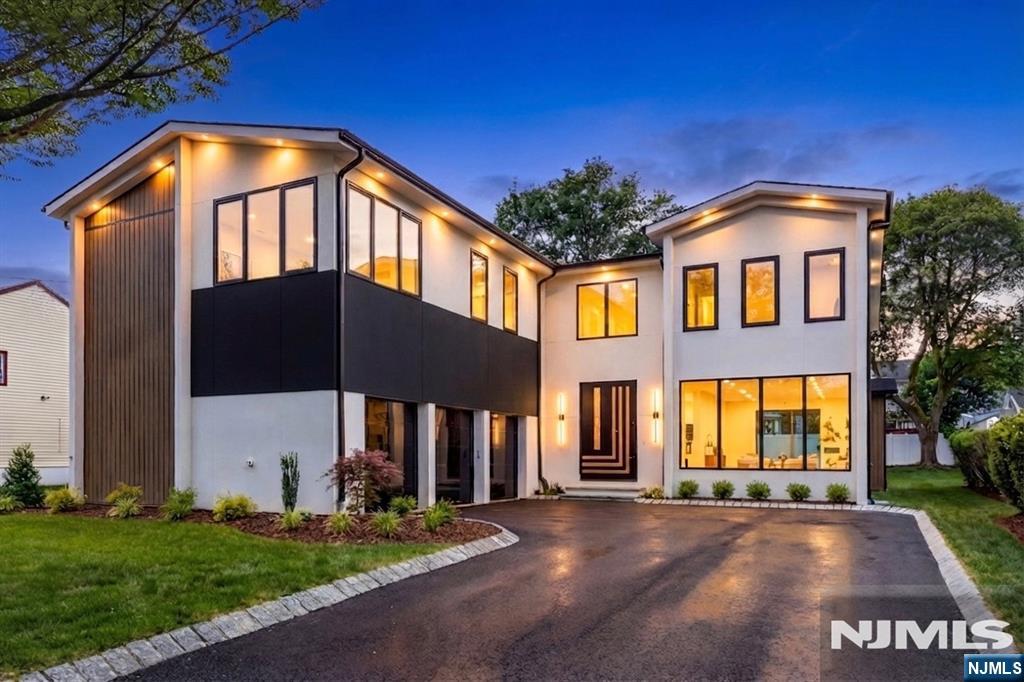 210 Hillcrest Drive - Photo 1