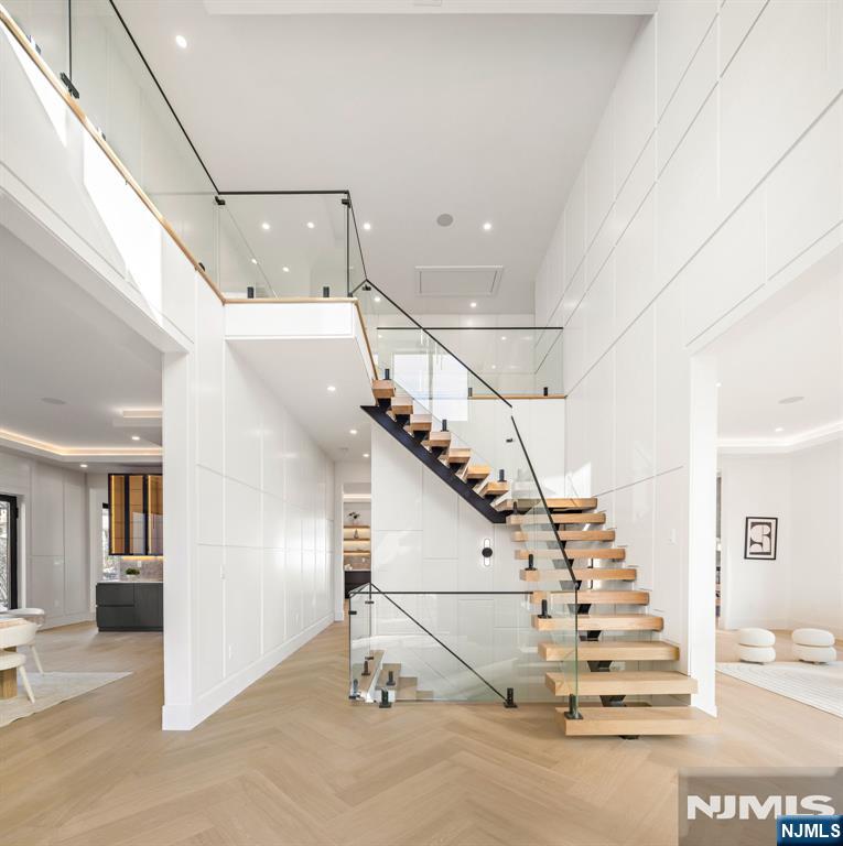 210 Hillcrest Drive - Photo 2