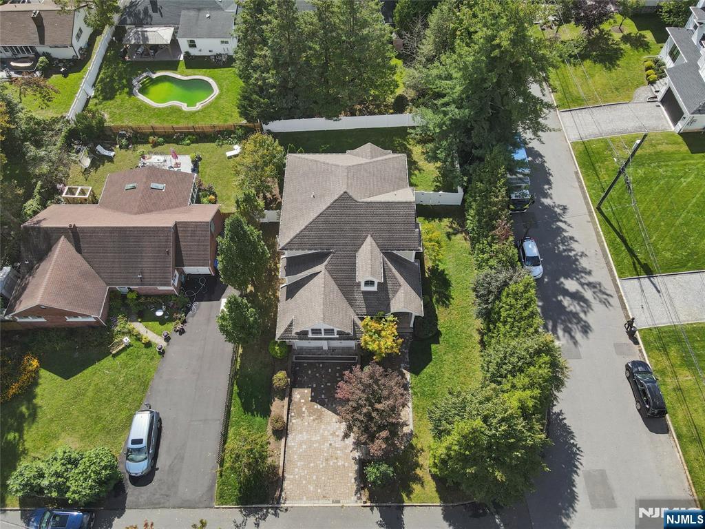 84 Woodmere Lane