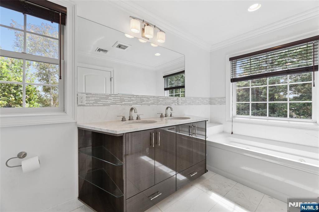 84 Woodmere Lane — photo 20