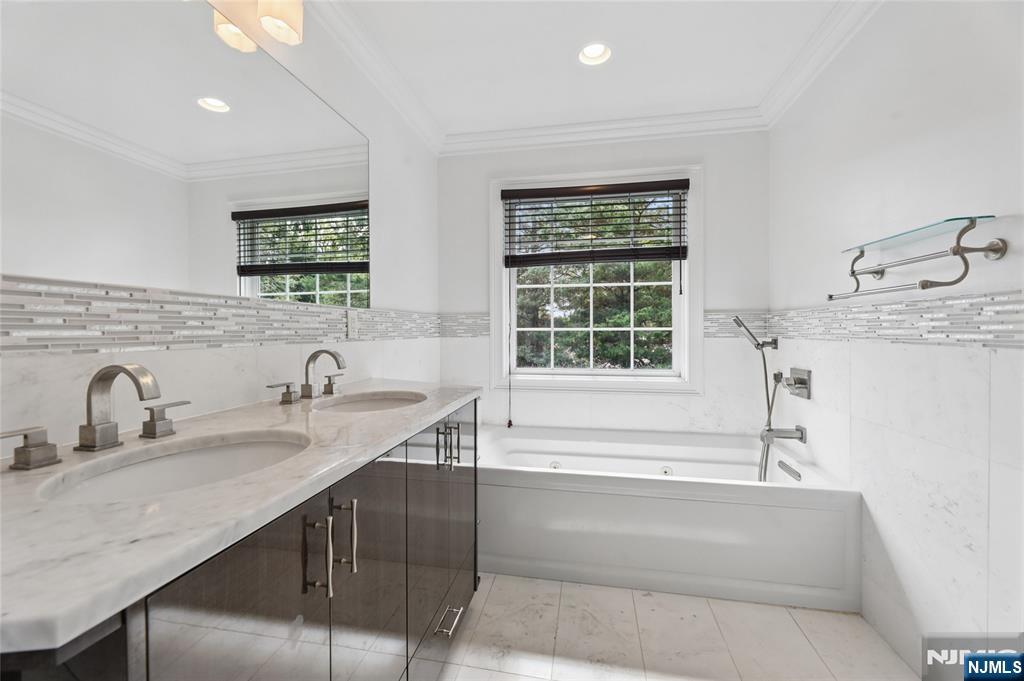 84 Woodmere Lane — photo 21