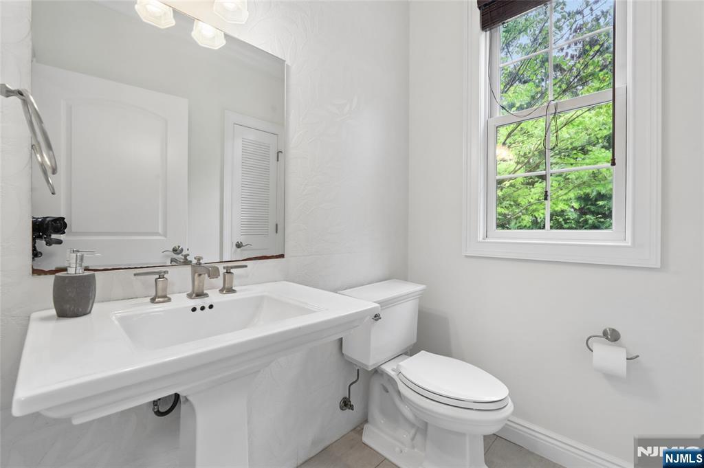 84 Woodmere Lane — photo 26