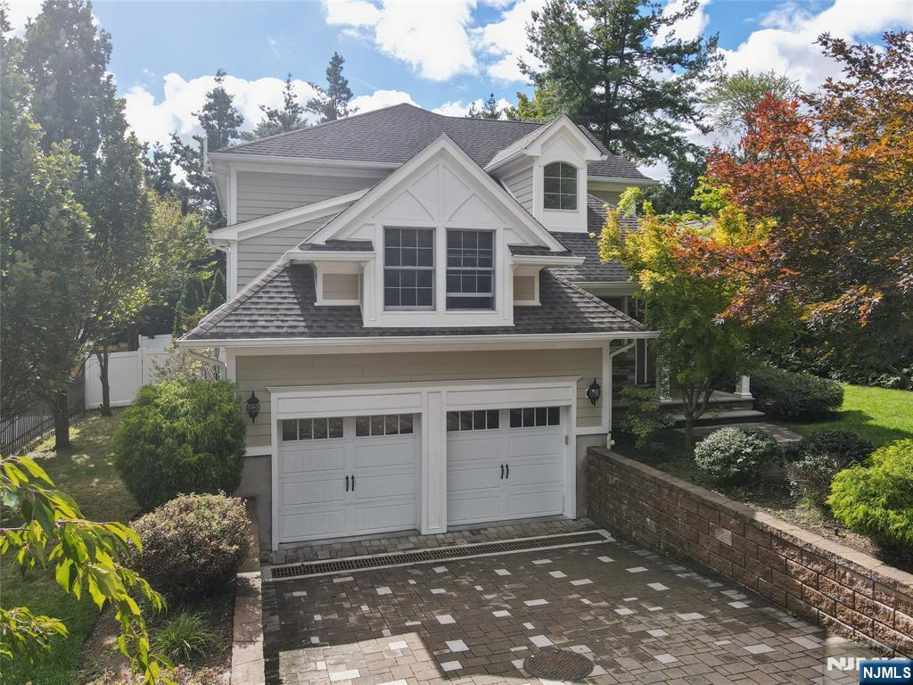 Photo 3 of Single family home for sale at 84 Woodmere Ln, Tenafly, NJ 07670 | MLS# 26036761 | Listing updated on 2026-10-06