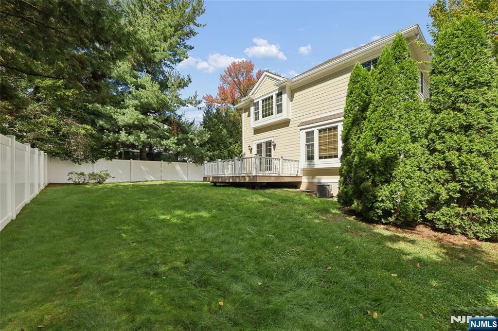 84 Woodmere Lane — photo 33