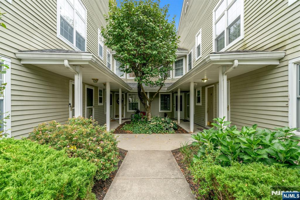 1121 Hyde Park Court - Photo 1