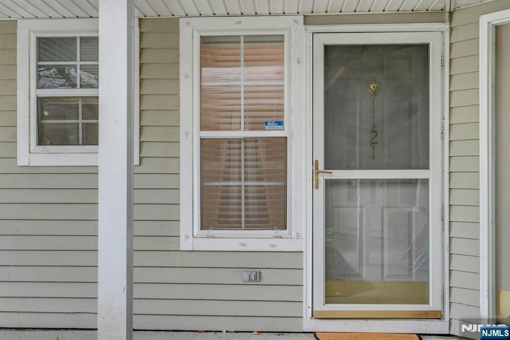 1121 Hyde Park Court - Photo 2