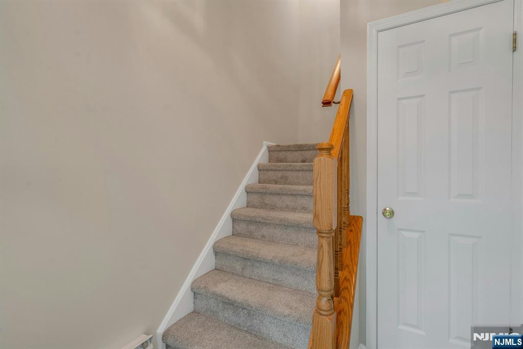1121 Hyde Park Court - Photo 3