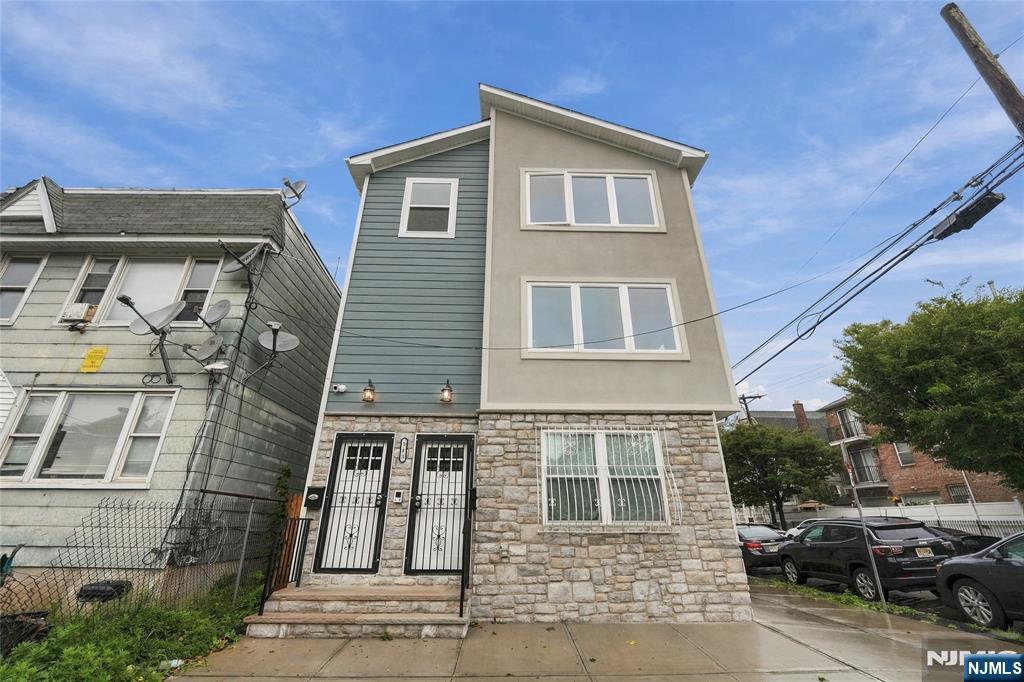 543 13th Avenue 2 - Photo 1