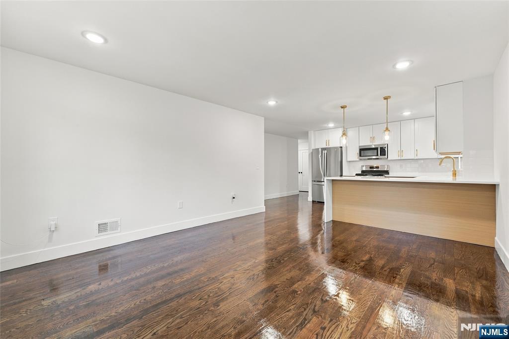 543 13th Avenue 2 - Photo 4